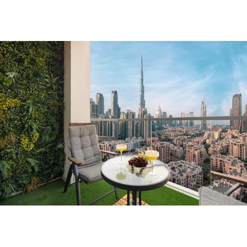 Luxury 2,5BR Burj Khalifa Views with Pool and Gym Access Near Dubai Mall