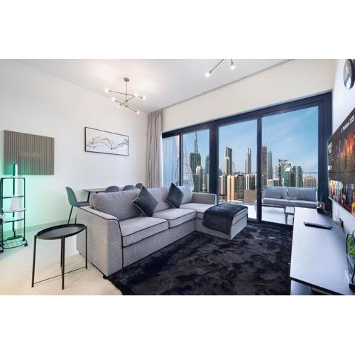 Luxury 2BR Burj View & Jacuzzi