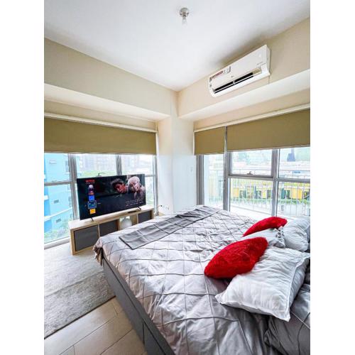 Luxury 2BR Corner near Solaire & Okada II Sunset