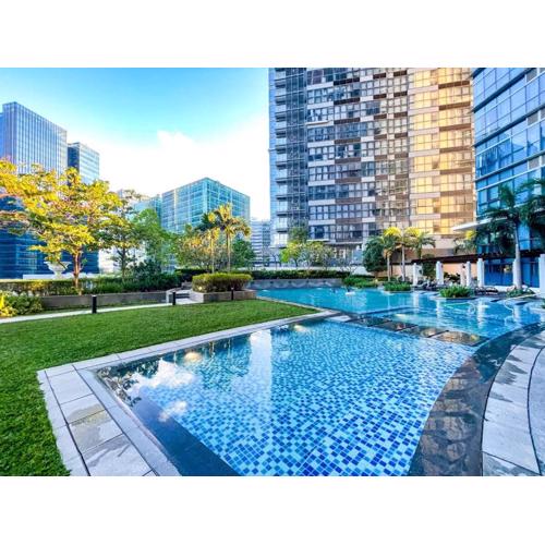 Luxury 2BR Penthouse Across Uptown BGC I Modern