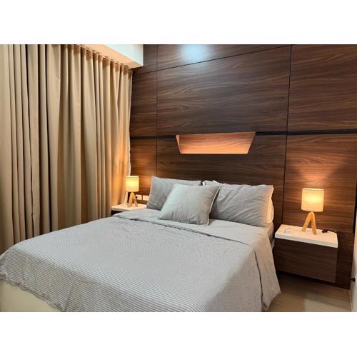 Luxury 2BR w Balcony BGC Taguig near Venice Mall
