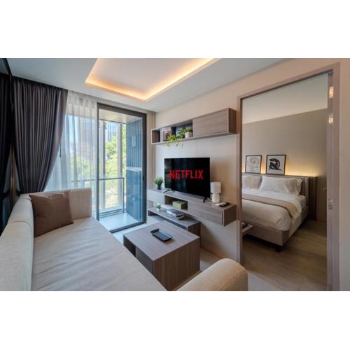Luxury 2BR with Sky Pool & Gym Near BTS Thong lo