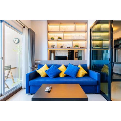 Luxury 31st Top Floor Condo with Swimming Pool