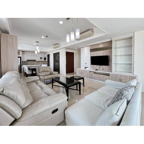 Luxury 3BR Kemang Village Netflix, WiFi, Pool