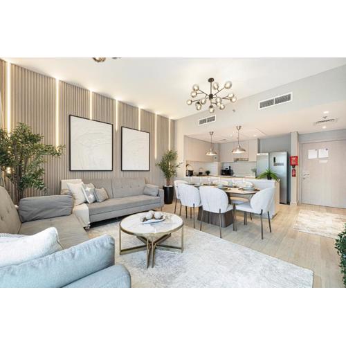 Luxury 4 Bedroom Apartment with Ferrari World and Sea Views, Yas Island Waterfront, Pool, Gym, Playground, Walk to Yas Mall