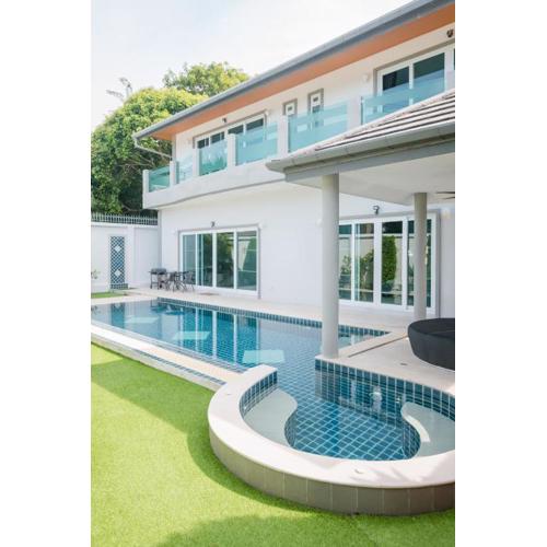 Luxury 4 Bedroom Beach House