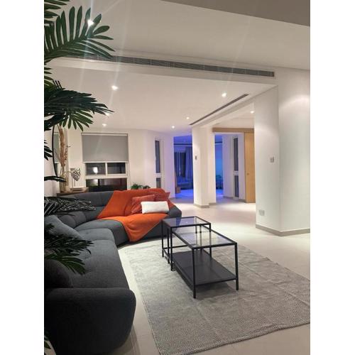 LUXURY 4 Bedroom Private Pool Villa at THE WAVE