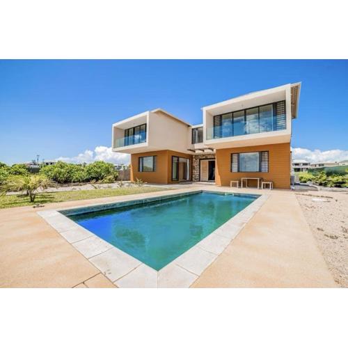 Luxury 4-Bedroom Villa by Island Host