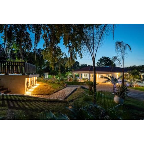 Luxury 4-Bedroom Villa with Climate Pool