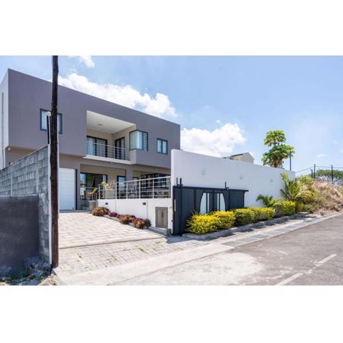 Luxury 5-bedroom accommodation Grand Baie