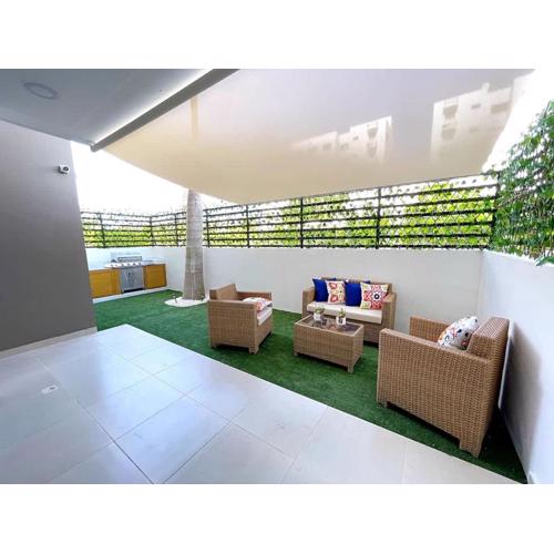 Luxury Apartment- PRIVATE Patio & BBQ- Near Airport