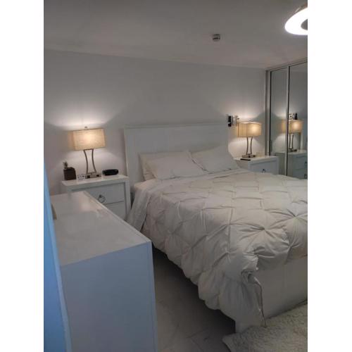 Luxury Apartment Hot Water,AC,WiFi,PS3