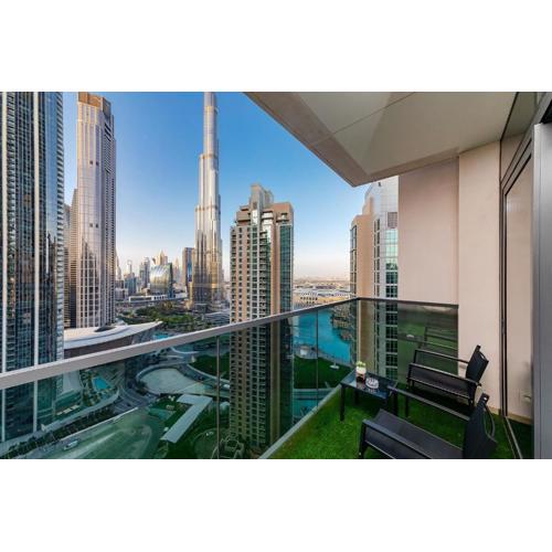 Luxury Apartment with Burj Khalifa Views - 5-Min Walk to Dubai Mall - Newly Upgraded - 10 people - Near Dubai Opera