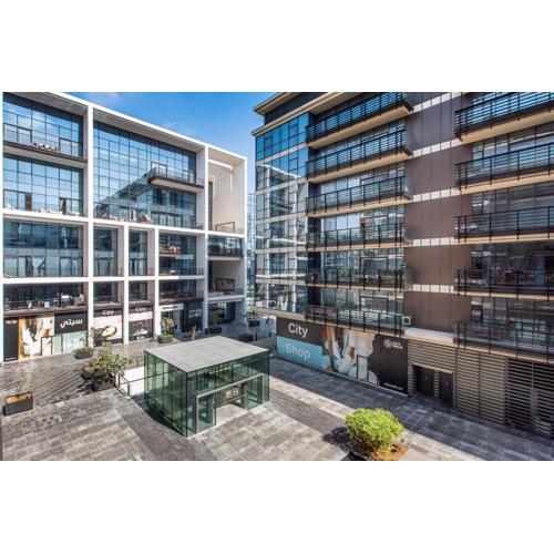 Luxury Apartment with Pool, Patio & Gym in City Walk By ĀYA Boutique