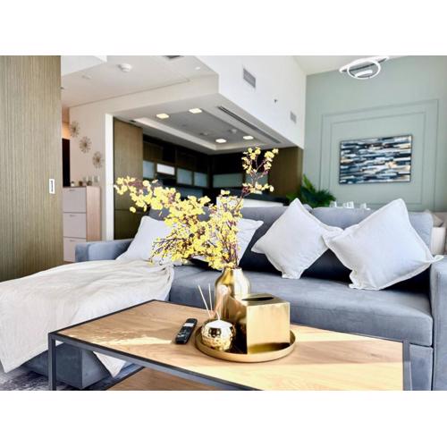 Luxury Apt Near Burj & Metro
