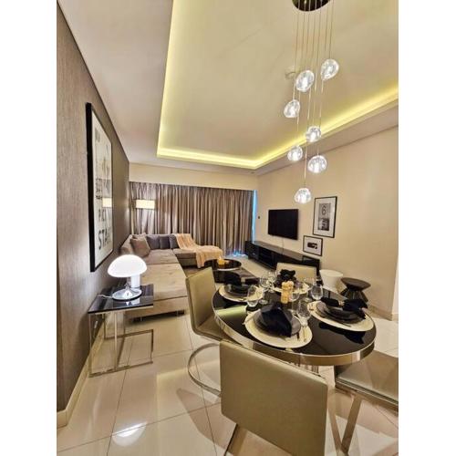 Luxury Apt Paramount Tower 2BR Apt D582