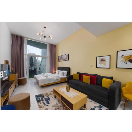 Luxury Apt with Iconic Burj Khalifa & canal View