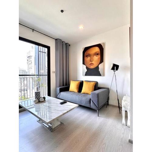 Luxury Art apt Downtown Metro Bangkok-Kitchen-living room