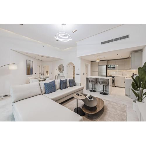 Luxury at Beachside Al Sultana Jumeirah Shoreline - DVH Holiday Homes