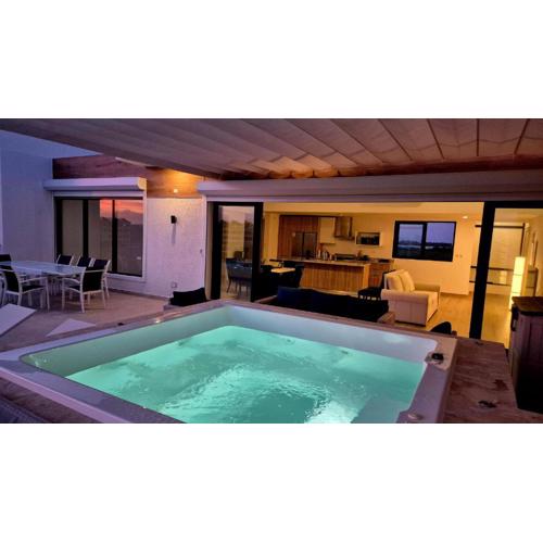 Luxury Beach Penthouse Jacuzzi Lagoon View