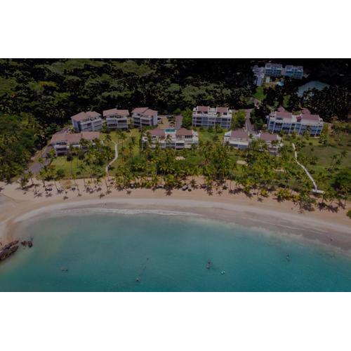 Luxury Beachfront 2BR Apt -Prime Location in Playa Bonita