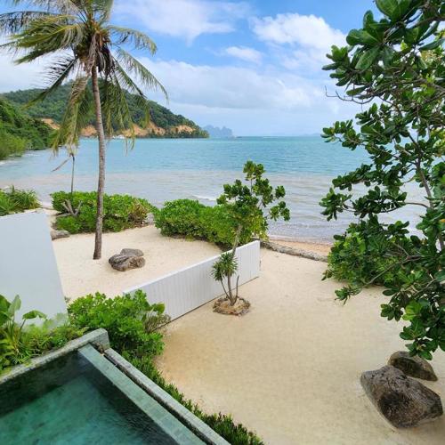Luxury Beachfront AMANA Villa 4 Br at Ta-Ke Residence A