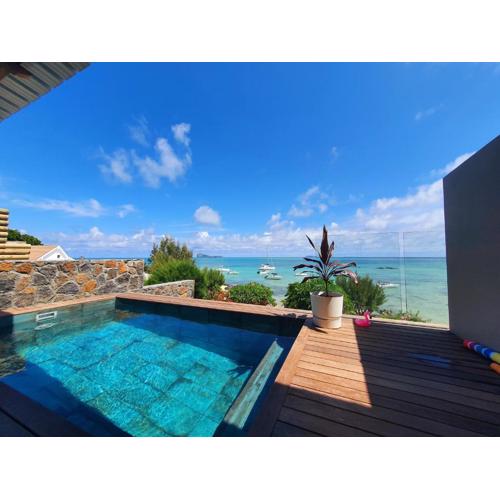 Luxury beachfront villa with private pool - Jolly's Rock