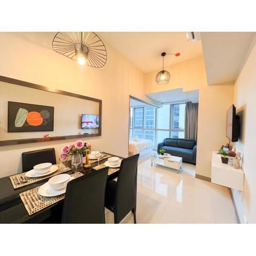Luxury BGC Condo Across Mitsukoshi #upt112b