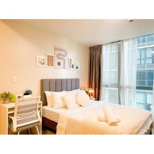 Luxury BGC Condo, Steps to Uptown Mall #oursw31i
