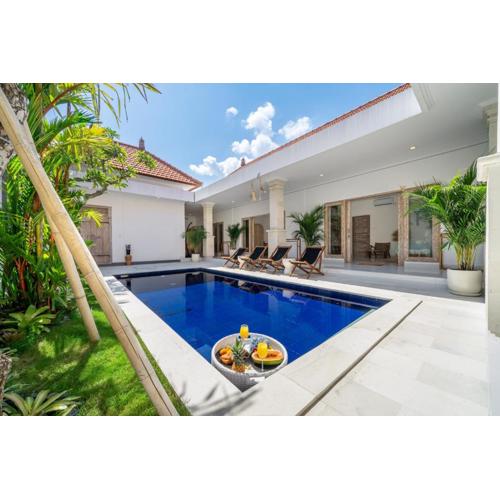 Luxury Brand-New Private Villa with Huge Pool in Canggu Best Location