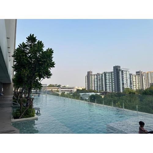 Luxury condo - BTS Punnawithi - Pool, Gym, Sauna