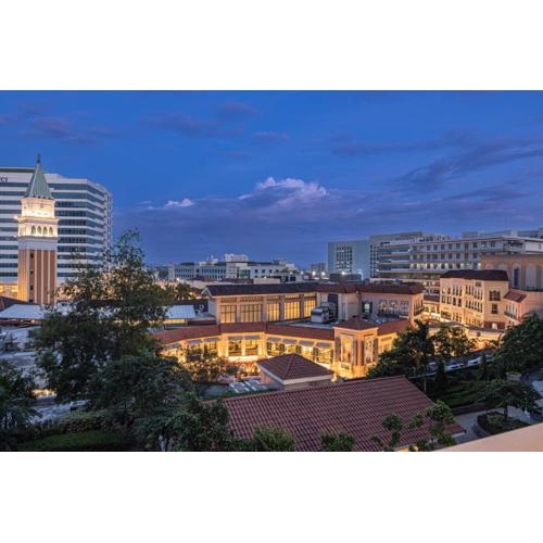 Luxury Condo at Venice Mall near Airport, BGC & Makati