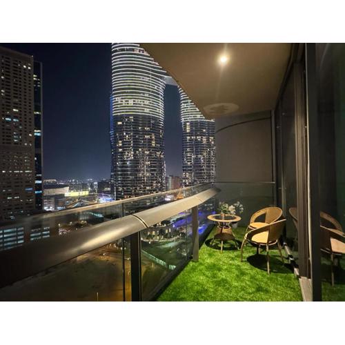 Luxury Cozy Minimalist 1BR Haven Connected to Dubai Mall