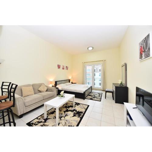 Luxury Escapes - Budget Studio with Garden Views near Metro - MED64 DG