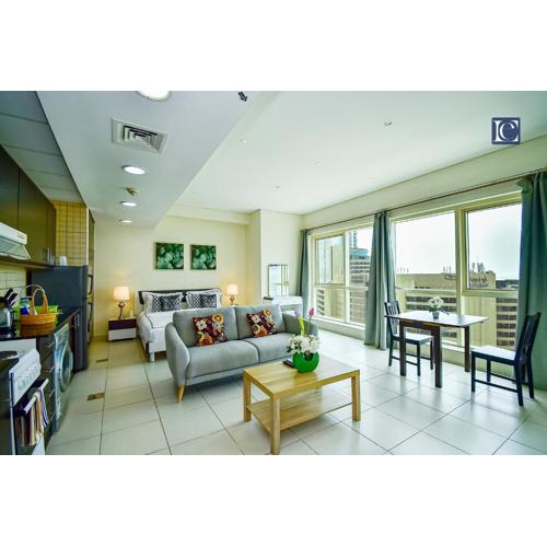 Luxury Escapes - Furnished studio with balcony in Royal Oceanic