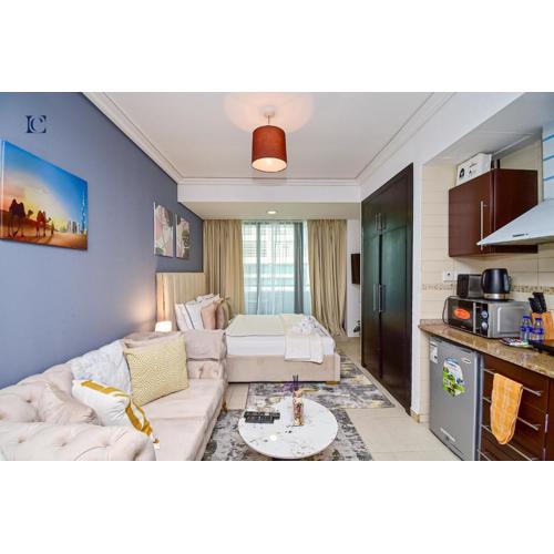 Luxury Escapes - Modern Studio Apt - Metro, Beach & Mall mins away