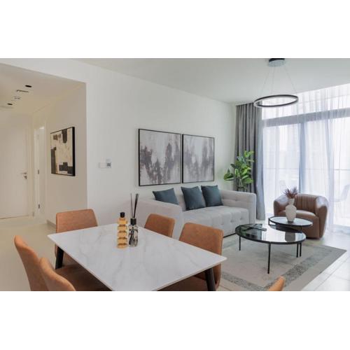 Luxury Escapes - Stylish 2BR with Balcony in Burj Crown Downtown
