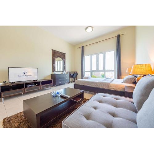 Luxury Escapes - Stylish Studio in DG near to Mall & Metro - KSLV