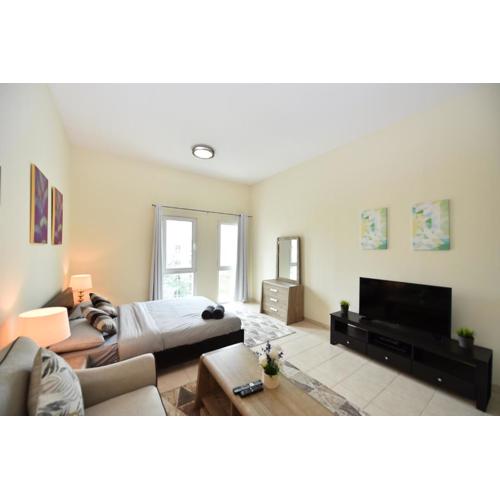 Luxury Escapes - Stylish Studio Vacation Home near Metro - MOG189 DG