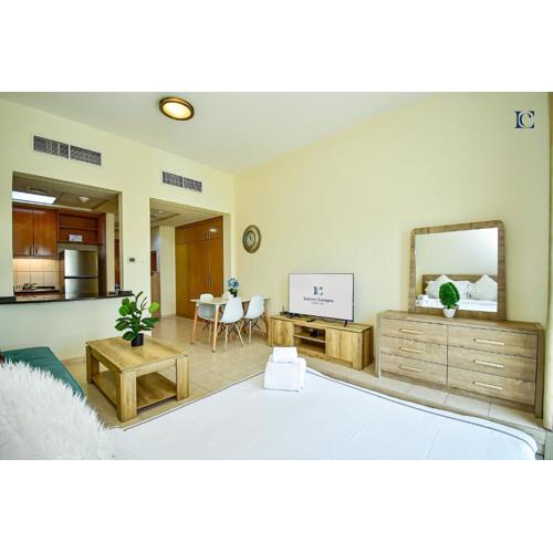 Luxury Escapes - Tranquil Retreat - Studio Apts near Metro and Mall - Discovery Gardens - SHAR & MCL