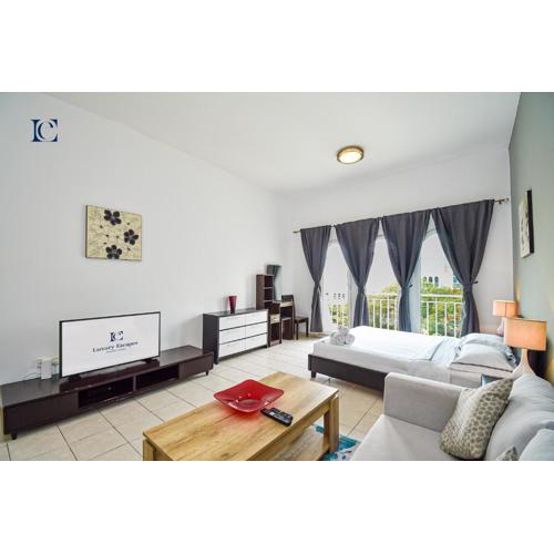 Luxury Escapes - Tranquil Studio Near Furjan Metro - Relaxing Holiday Retreat