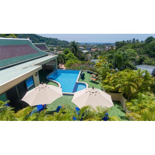 Luxury Four Bed Villa Jasmine, infinity pool, full staff , chef and breakfasts