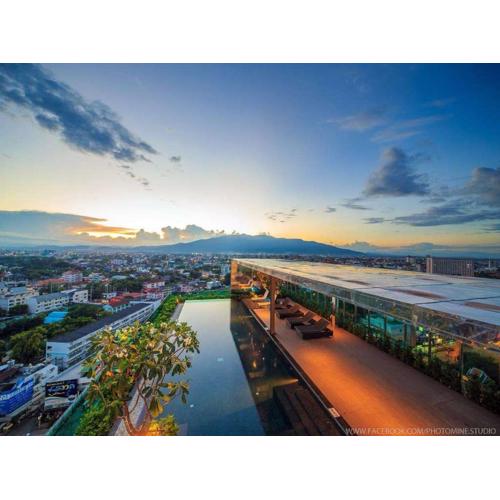 luxury high floor top pool gym condo with 2BR