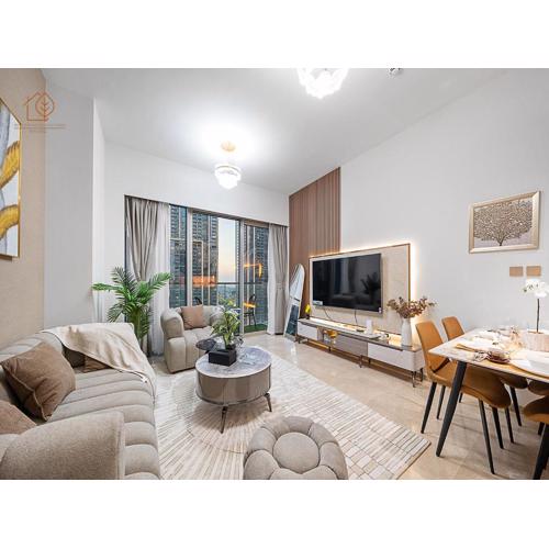 Luxury Home with City Views Near Dubai Mall 196GR-1