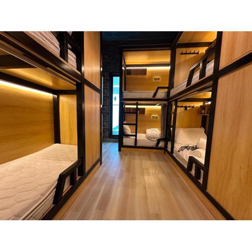 Luxury Hostel Bedspace in Downtown Near Emirates Towers Metro
