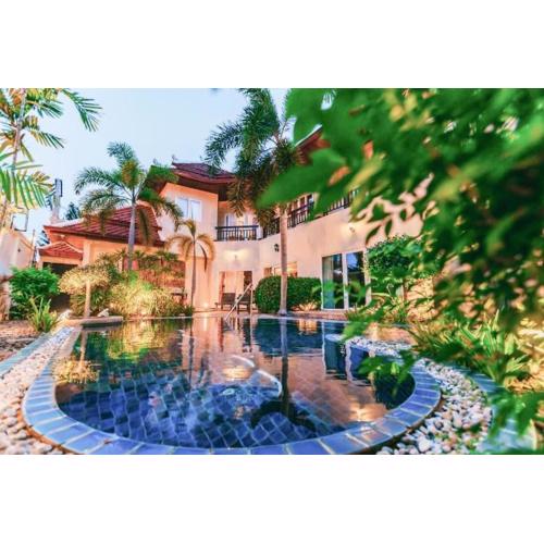 Luxury & Huge Garden Pool Villa Semi-4Bed near Beach & Walking Street