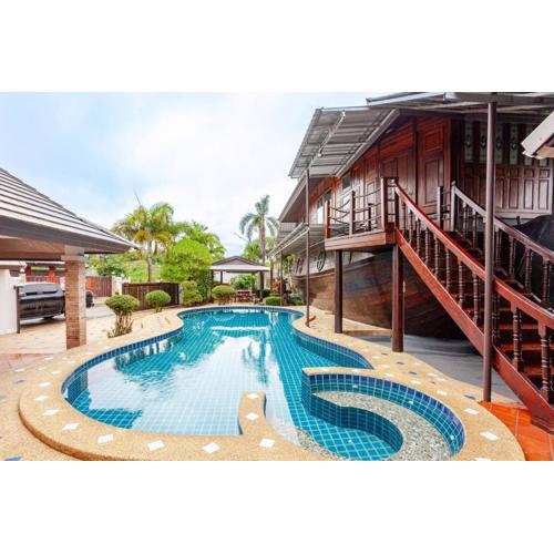 Luxury Iconic Royal Boat Pool Villa North Pattaya
