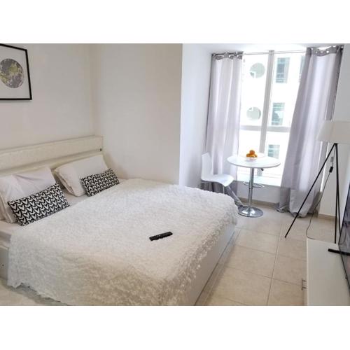 Luxury Kings Palace Private Room with Shared Kitchen Next To Barasti Beach