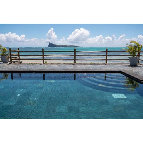 Luxury Lagon beachfront duplex, Coin de Mire view - 3 Bedrooms en suite