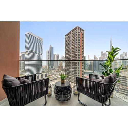 Luxury Living in Peninsula Five with Skyline View and amazing pool